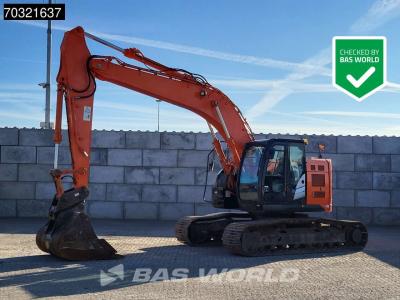 Hitachi ZX225 USLC-5B vendida por BAS World B.V.