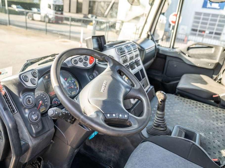 Iveco STRALIS 310- E5 + HMF 1110 K2 Foto 8