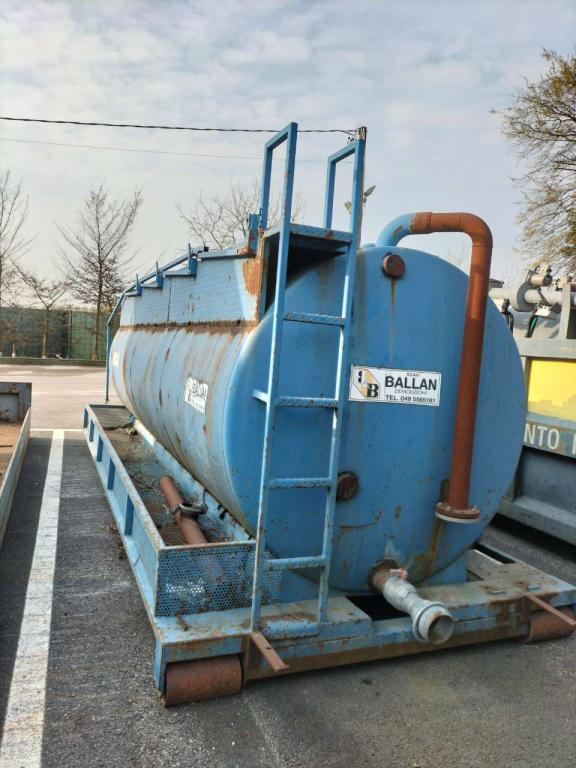 CASSONE CON BOTTE Cisterna (implemento) Foto 2
