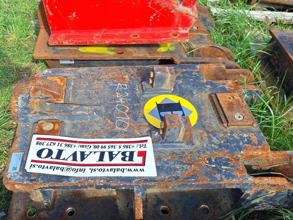 S2 for 25-32 ton excavators Attachment plate Foto 1