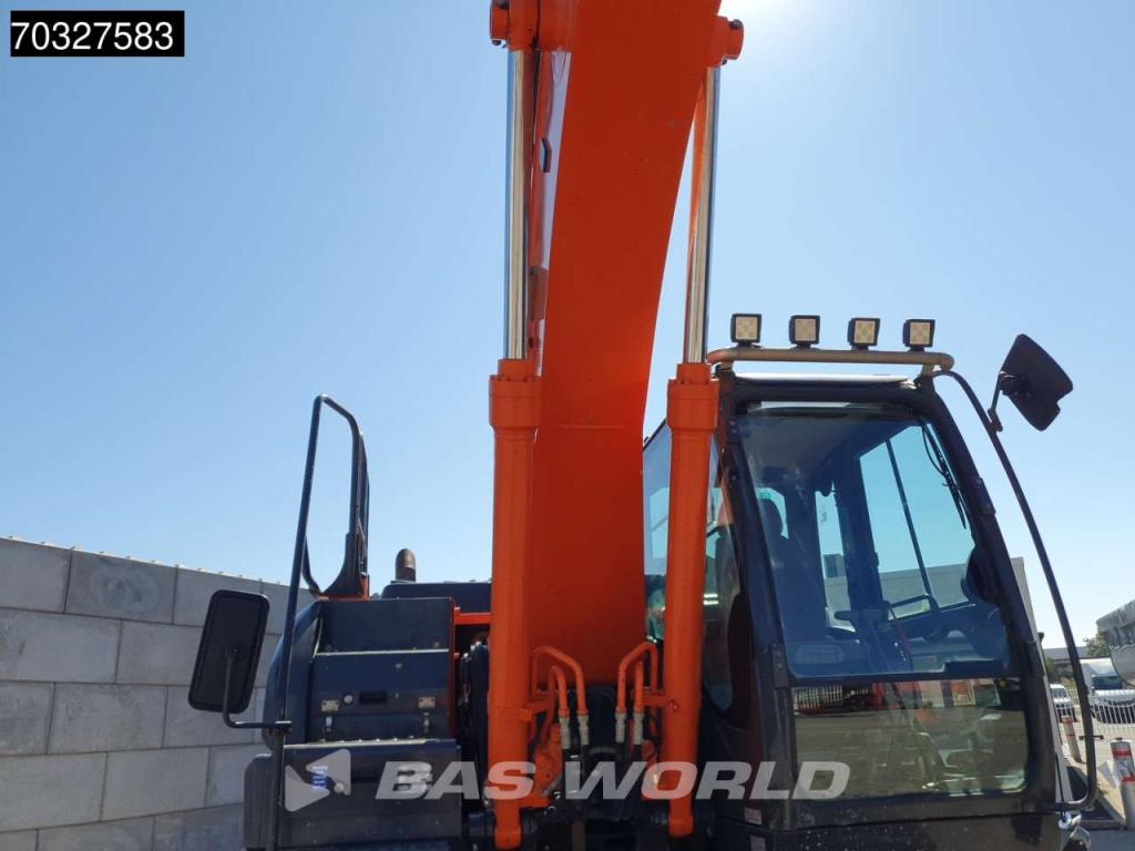 Hitachi ZX210 LC -6 Foto 10
