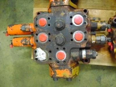 Distribuidor hidraulico para Fiat Hitachi W 230 vendida por PRV Ricambi Srl