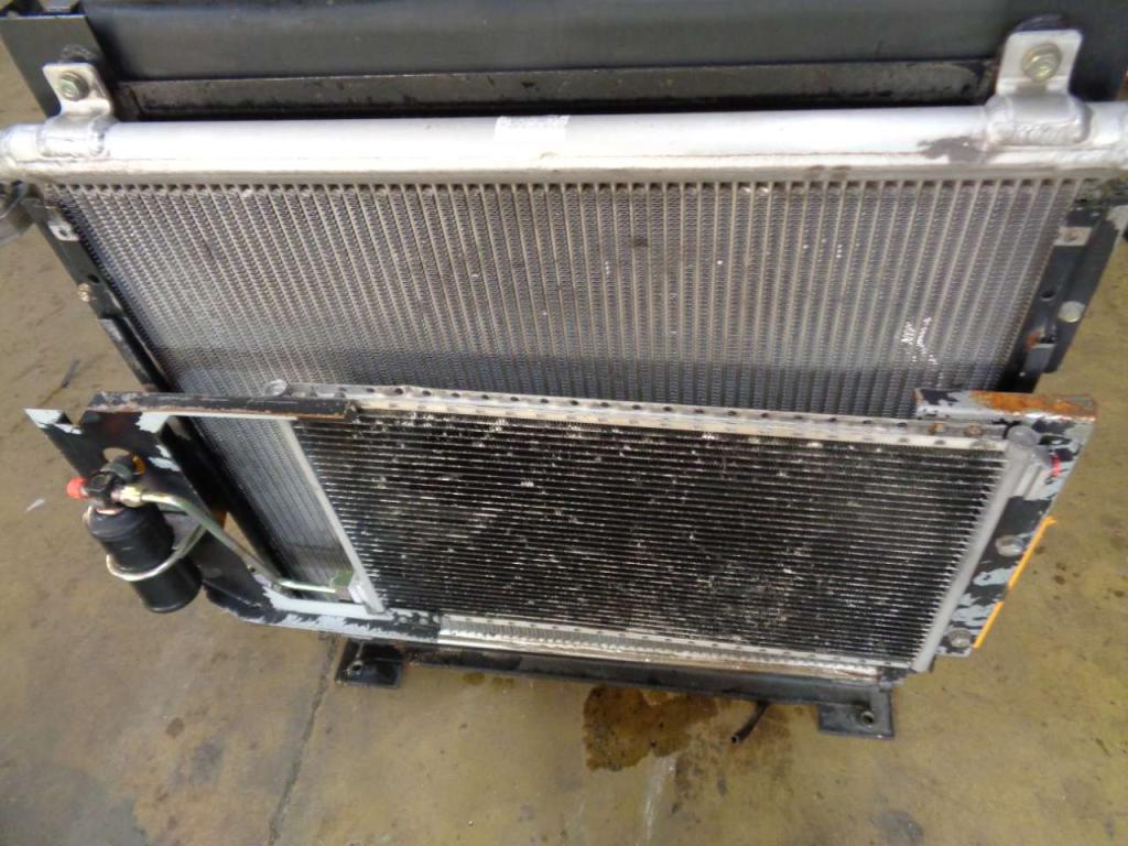 Enfriador de aceite hidráulico para JCB JS 200W Foto 1