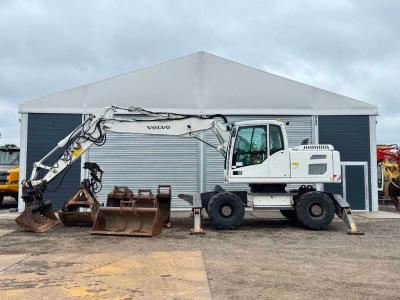 Volvo EW160D - 3 Buckets + 1 Grappler! / Triple Boom vendida por Boss Machinery