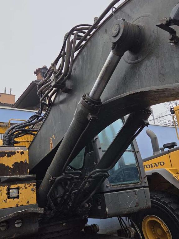 Volvo boom arm cylinders 14547225 for Volvo ECR235C L, ECR235D L, ECR235E L Foto 1