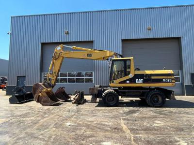 Caterpillar M320 complete with 4 buckets and hammer available vendida por Big Machinery
