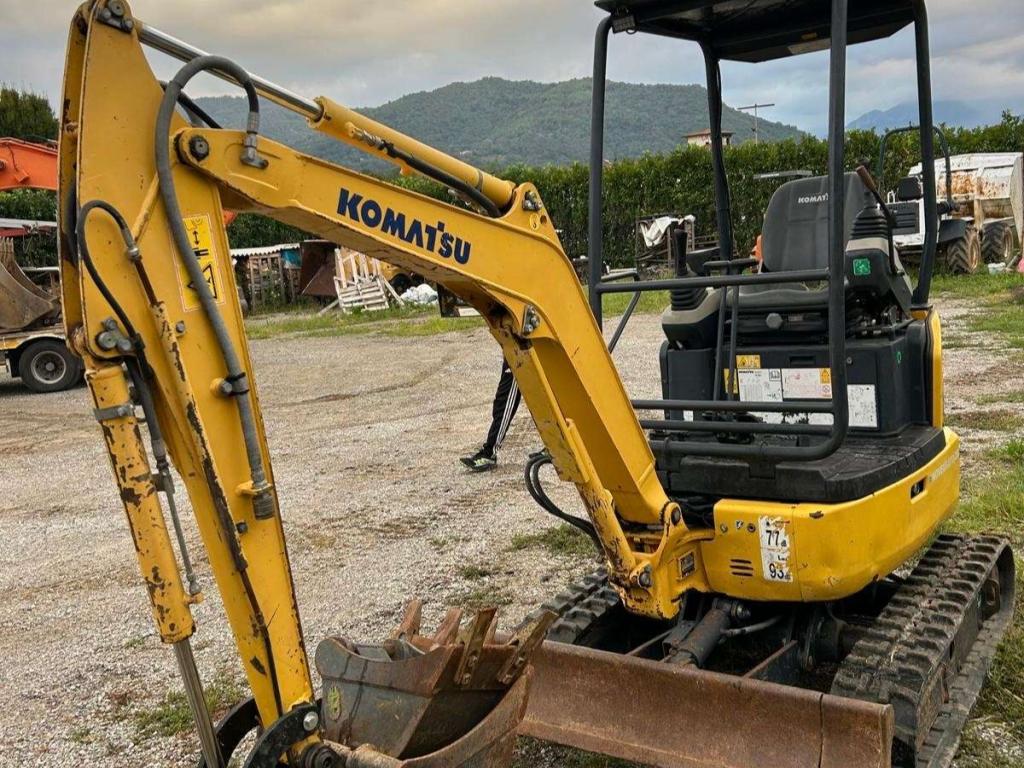 Komatsu PC16 R hs Foto 3