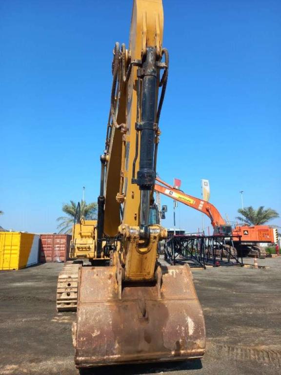 Caterpillar 350 (Abu Dhabi) Foto 10