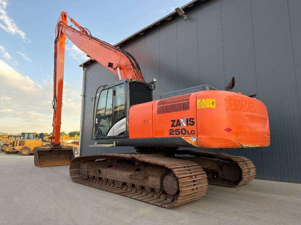 Hitachi ZX250LC-5B Long reach Foto 2