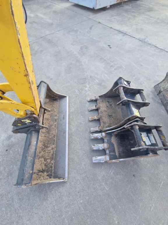 Komatsu PC16R-3HS Foto 11