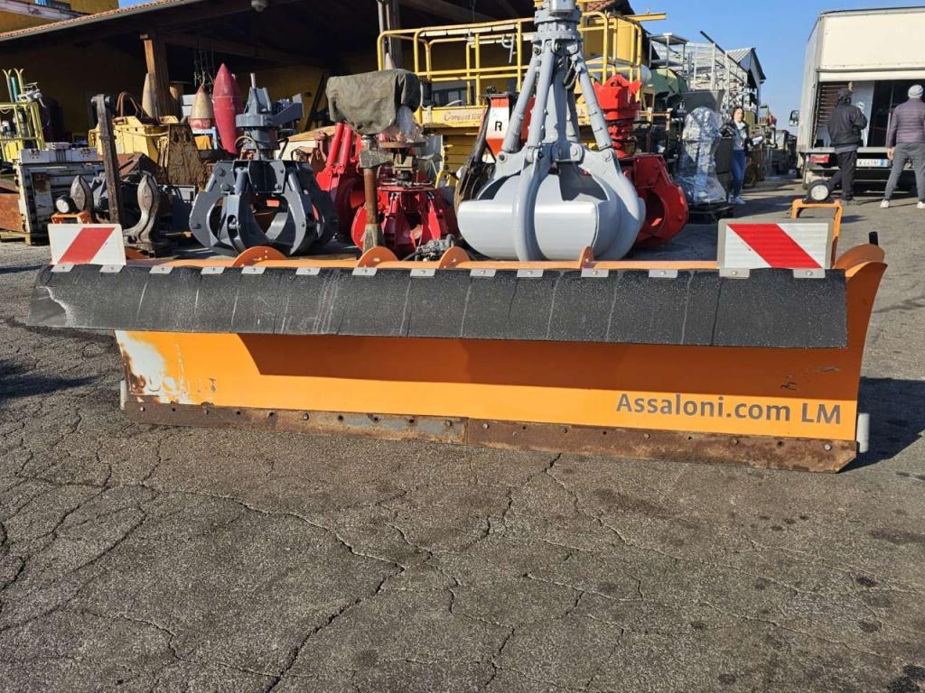 Bucher LM32 Foto 1
