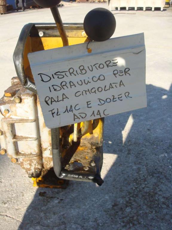Distribuidor hidraulico para Fiat Allis FL14C e DOZER AD14C Foto 2