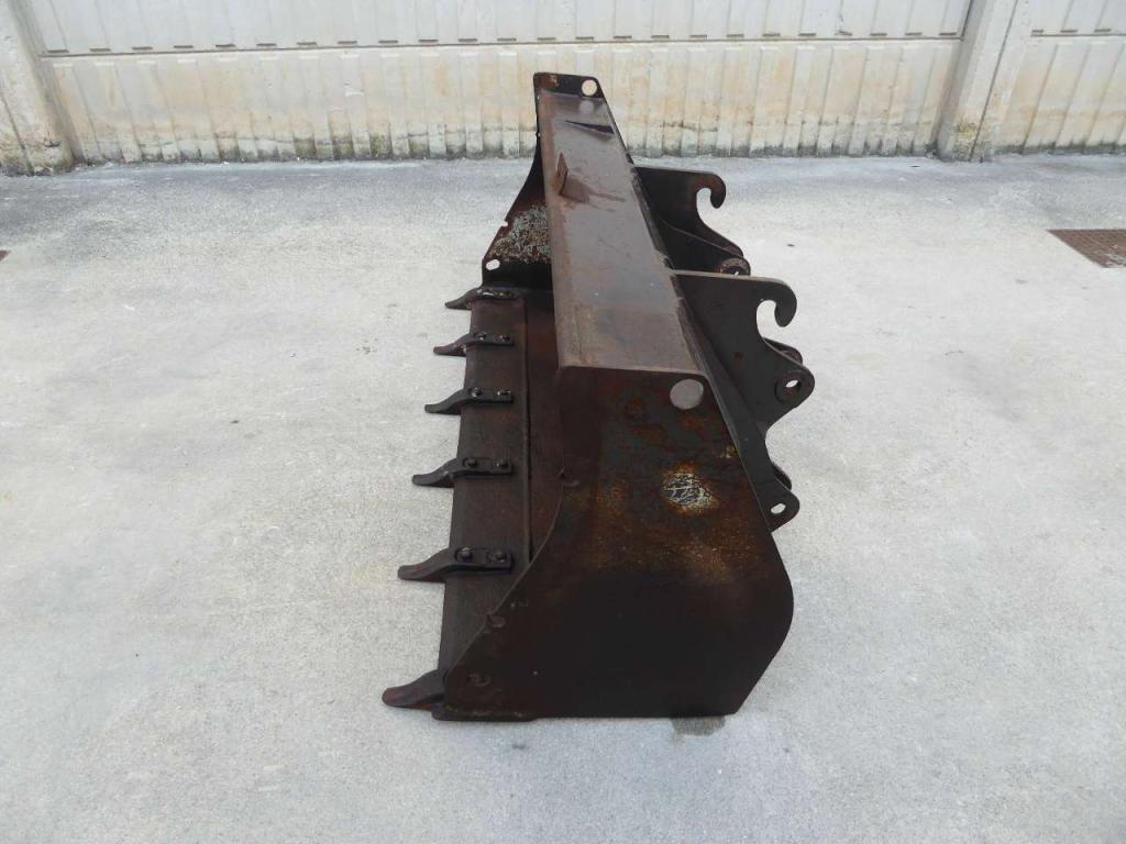 Komatsu BA Foto 2
