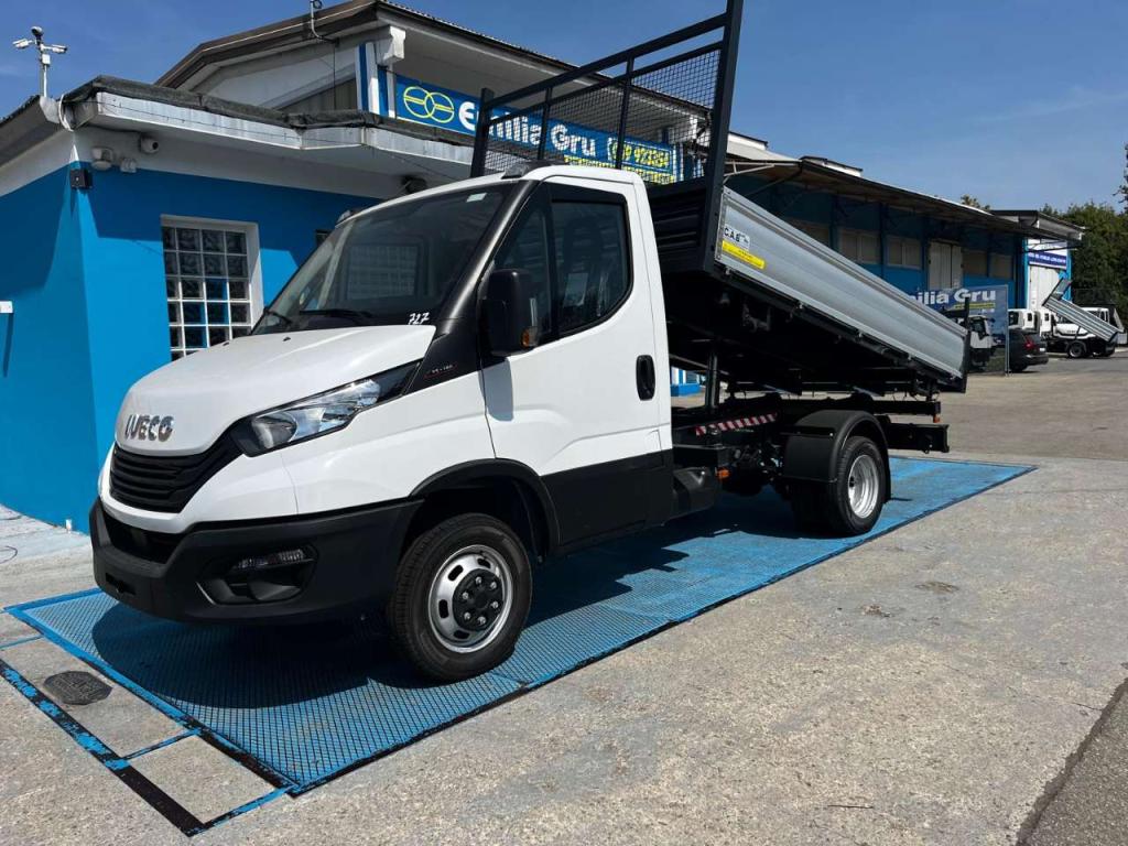 Iveco Daily 35-160 concassone ribaltabile trilaterale Foto 1