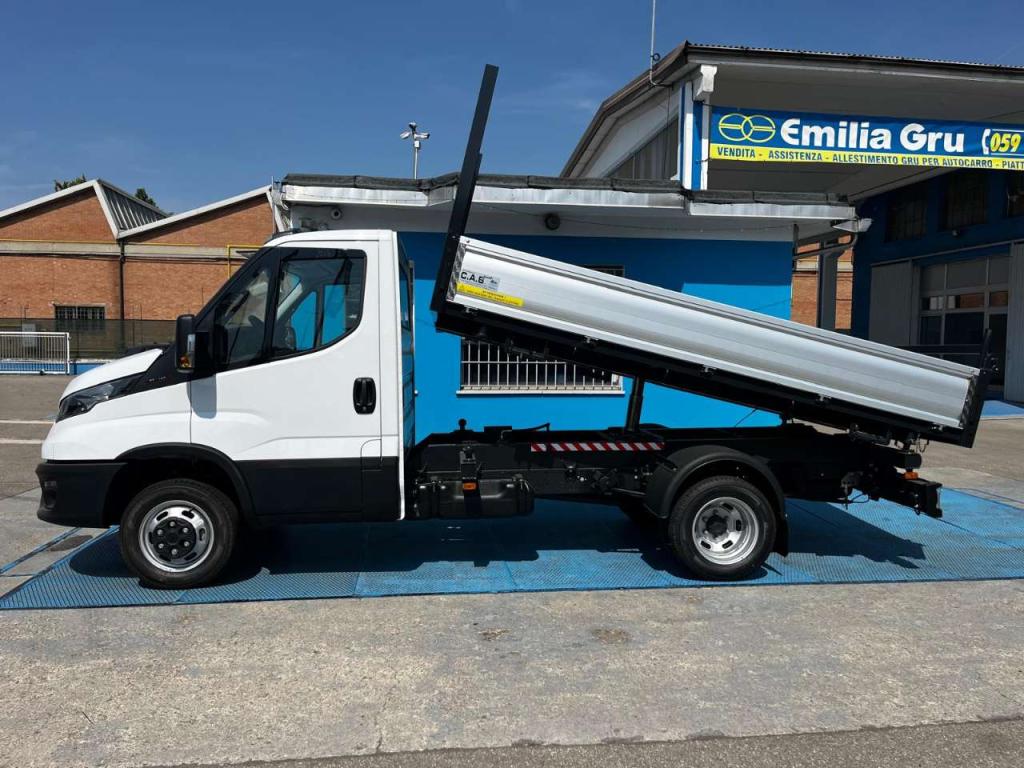 Iveco Daily 35-160 concassone ribaltabile trilaterale Foto 4