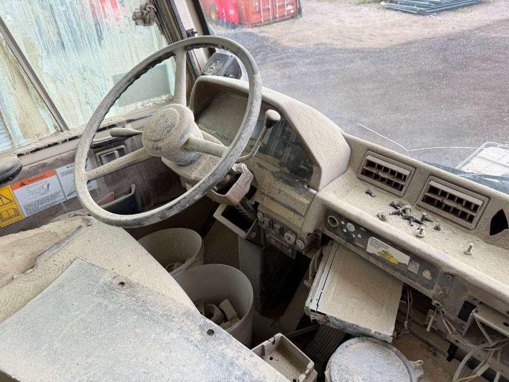 Komatsu HD605-5 **Engine broken** Spare parts for sale! Foto 10
