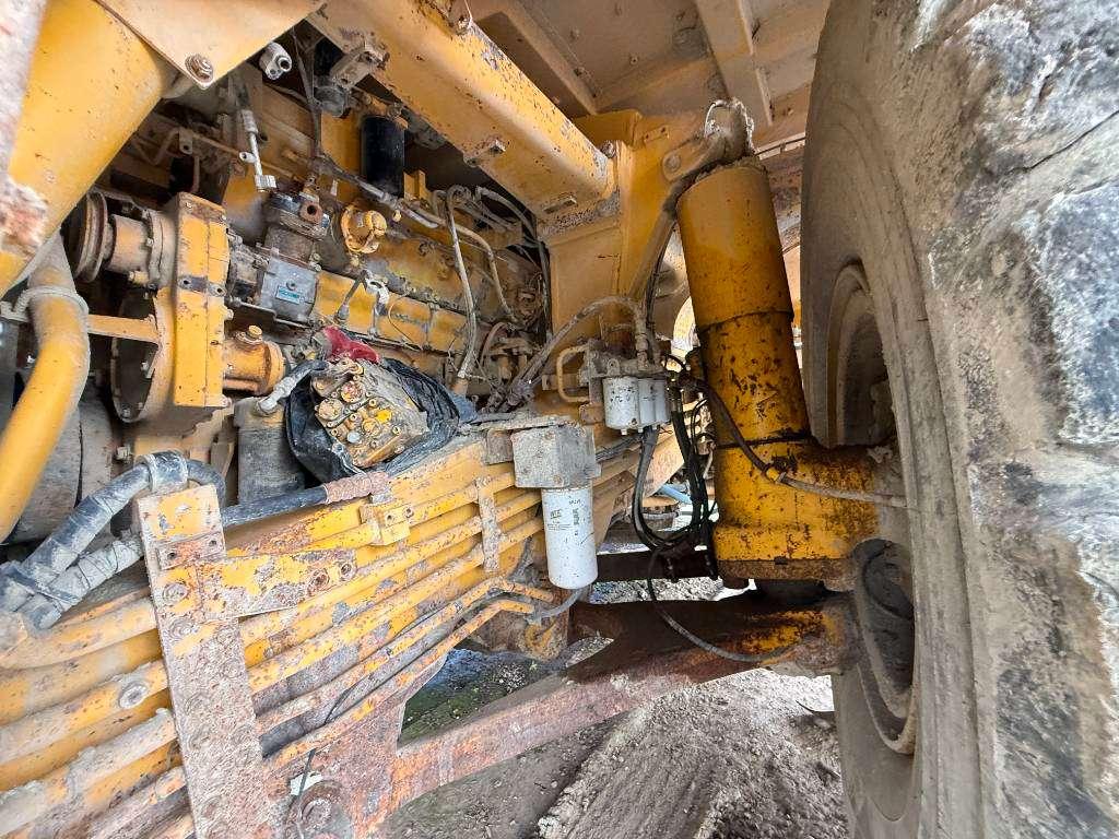 Komatsu HD605-5 **Engine broken** Spare parts for sale! Foto 15