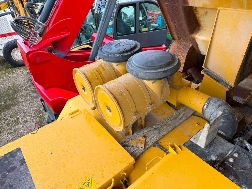Komatsu HD605-5 **Engine broken** Spare parts for sale! Foto 19