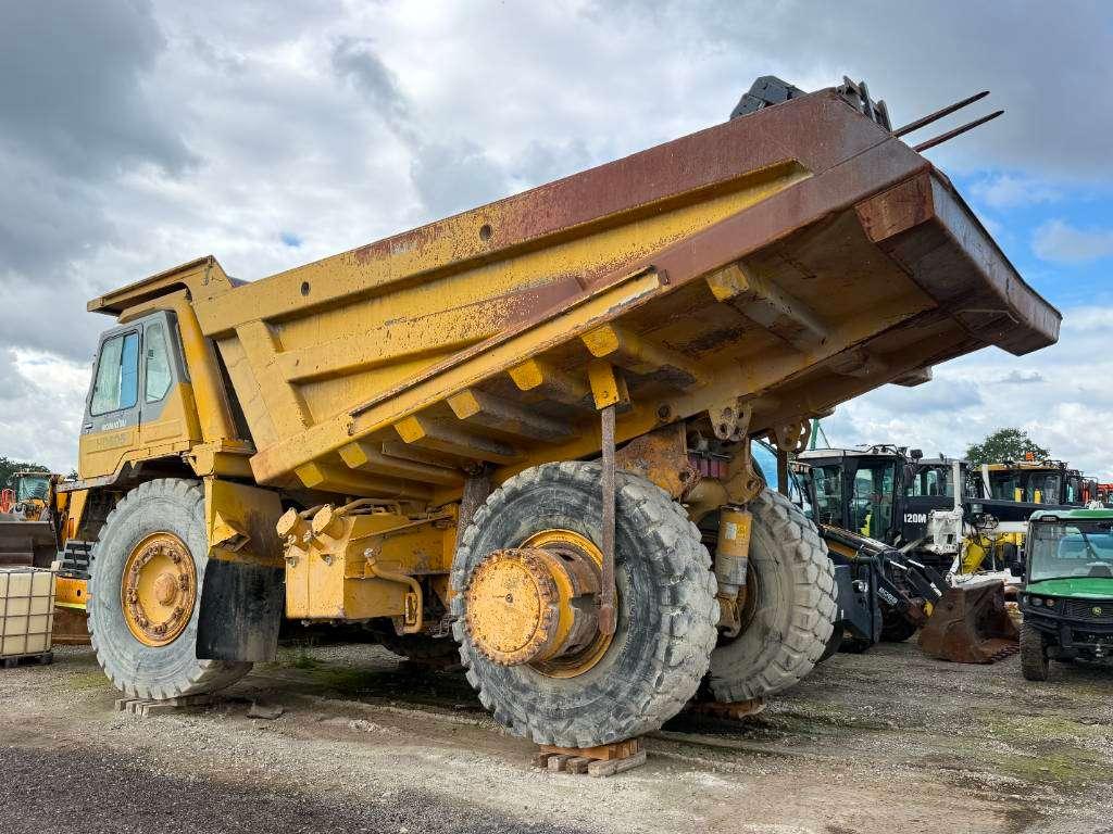 Komatsu HD605-5 **Engine broken** Spare parts for sale! Foto 3