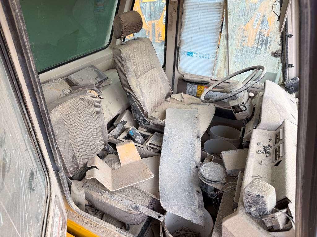 Komatsu HD605-5 **Engine broken** Spare parts for sale! Foto 9
