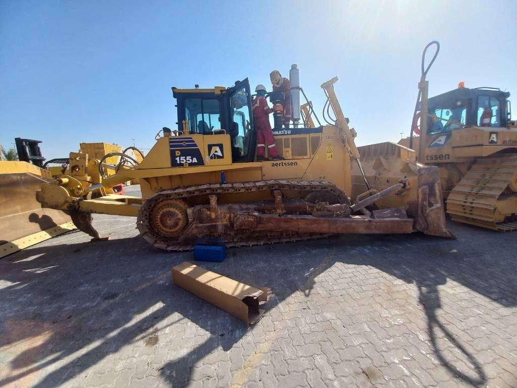 Komatsu D155A-6R (4pcs available for sale in Abu Dhabi) Foto 14