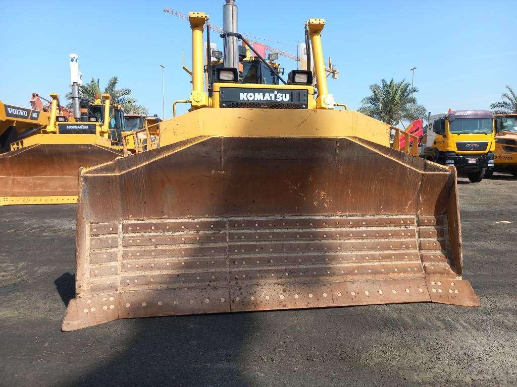 Komatsu D155A-6R (4pcs available for sale in Abu Dhabi) Foto 22