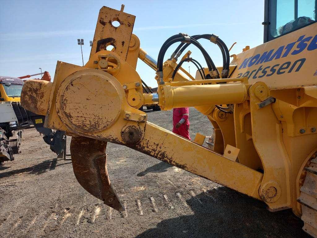Komatsu D155A-6R (4pcs available for sale in Abu Dhabi) Foto 23
