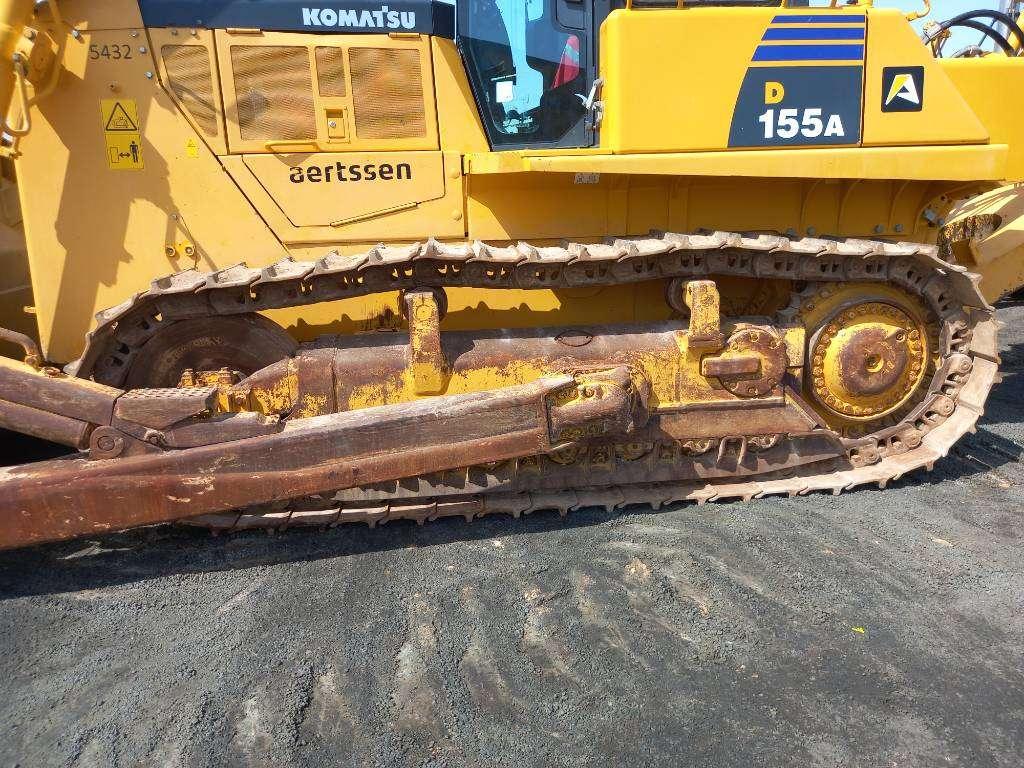 Komatsu D155A-6R (4pcs available for sale in Abu Dhabi) Foto 8