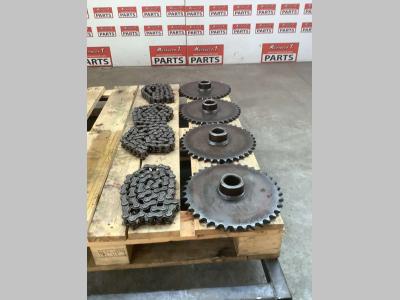 Corona più catena di traslazione para Bobcat 753 vendida por Massucco T. Srl Area Ricambi