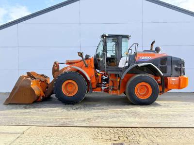 Hitachi ZW250-6 - CDC / 3rd Function / Auto Greasing Foto 1