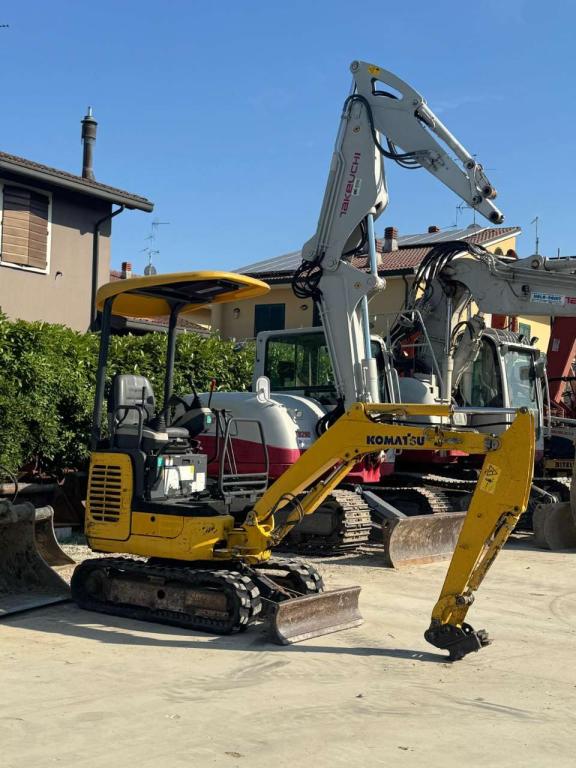Komatsu PC16R-2 Foto 2