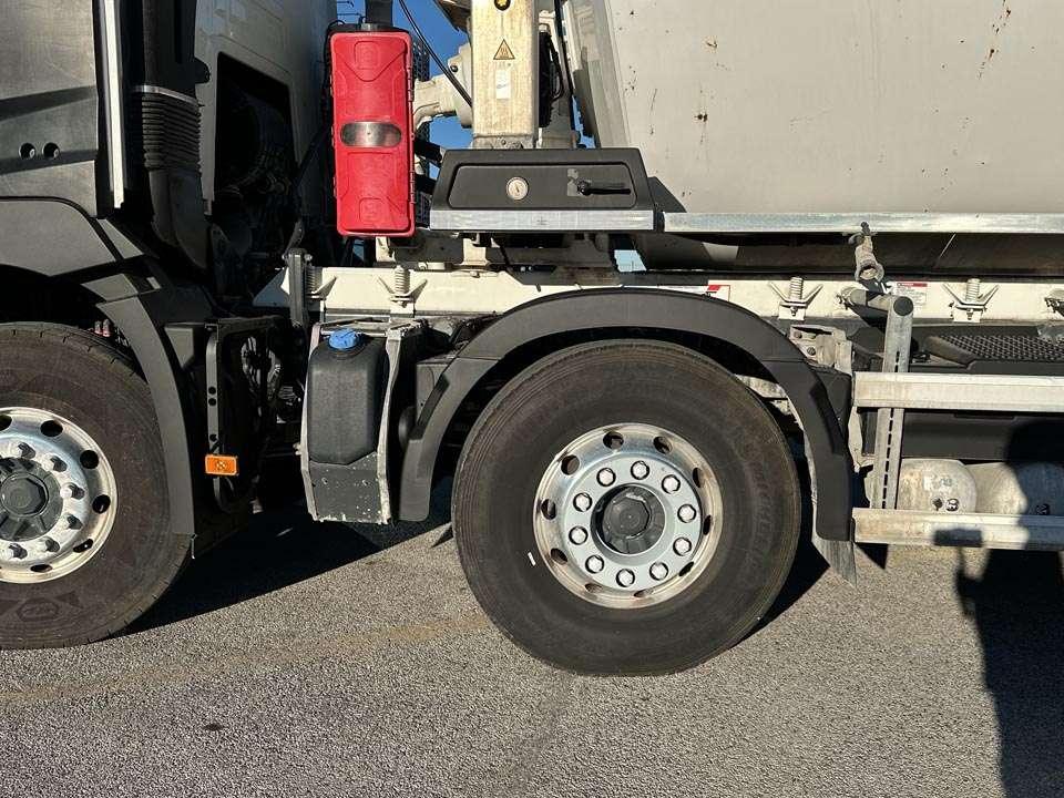 Renault C430 8x4 Foto 4