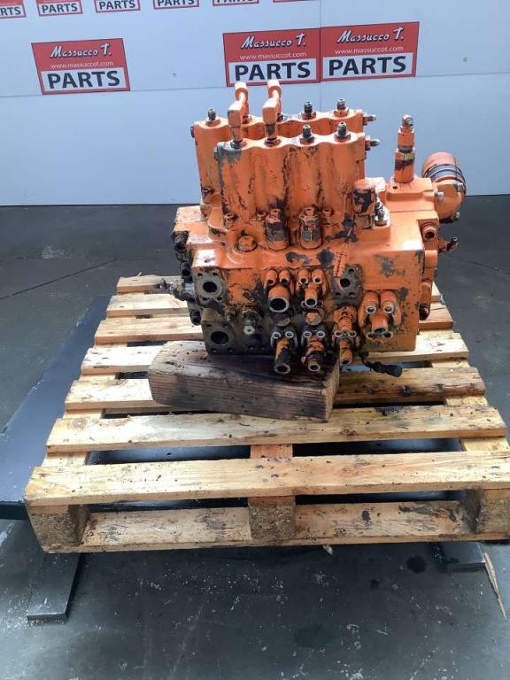Distribuidor hidraulico para Fiat Hitachi EX 235 Foto 1
