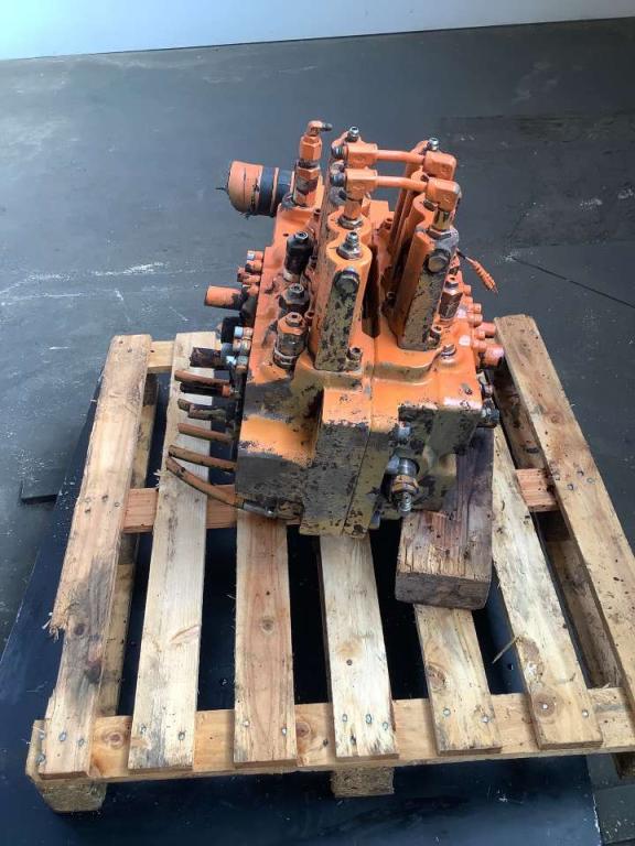 Distribuidor hidraulico para Fiat Hitachi EX 235 Foto 4