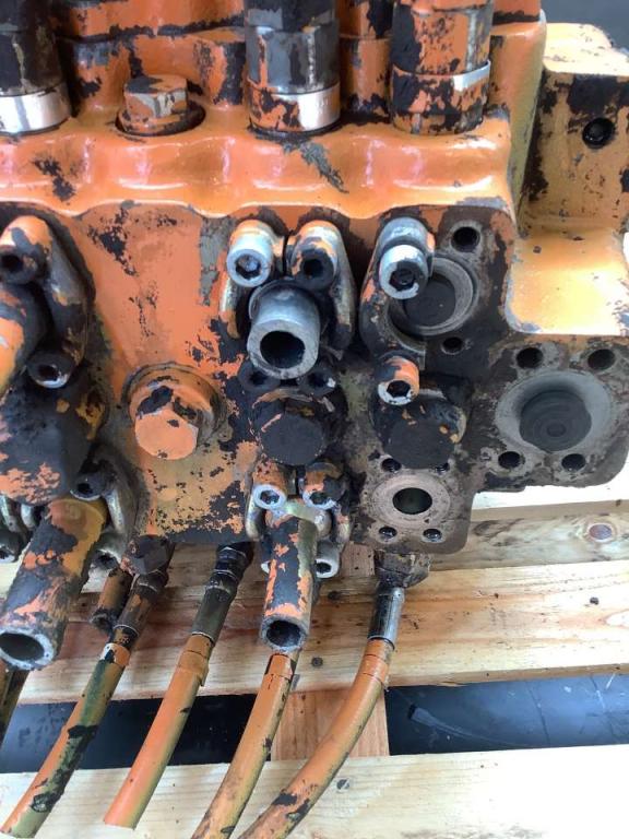 Distribuidor hidraulico para Fiat Hitachi EX 235 Foto 5