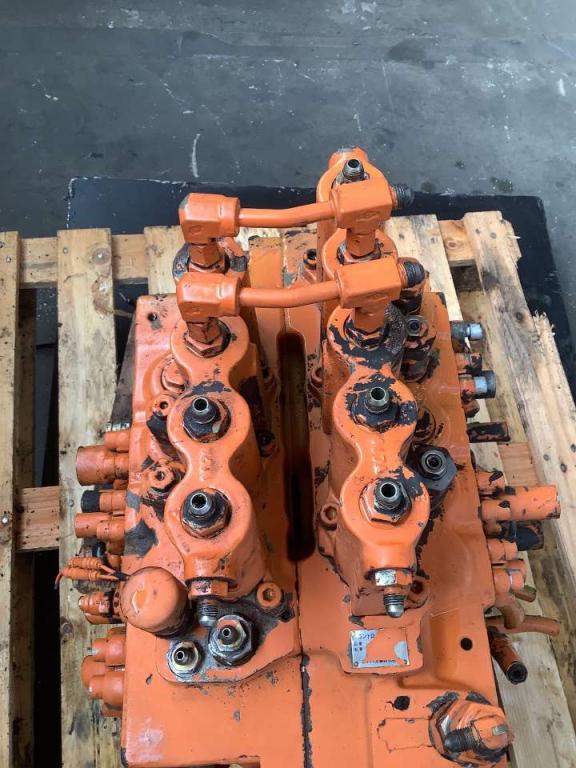 Distribuidor hidraulico para Fiat Hitachi EX 235 Foto 6