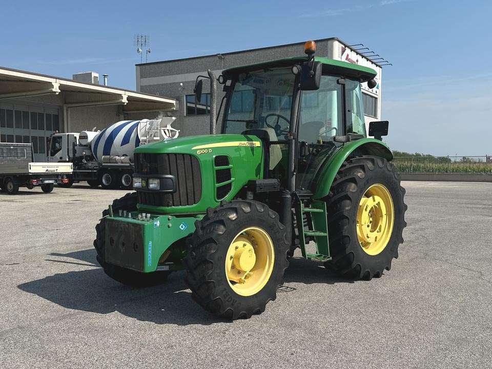 John Deere 6100D Foto 1