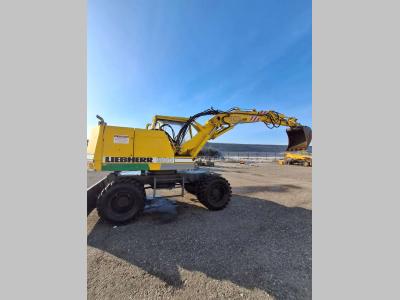 Liebherr A 900 C vendida por Deal Di Balliu Mentor & c. Sas