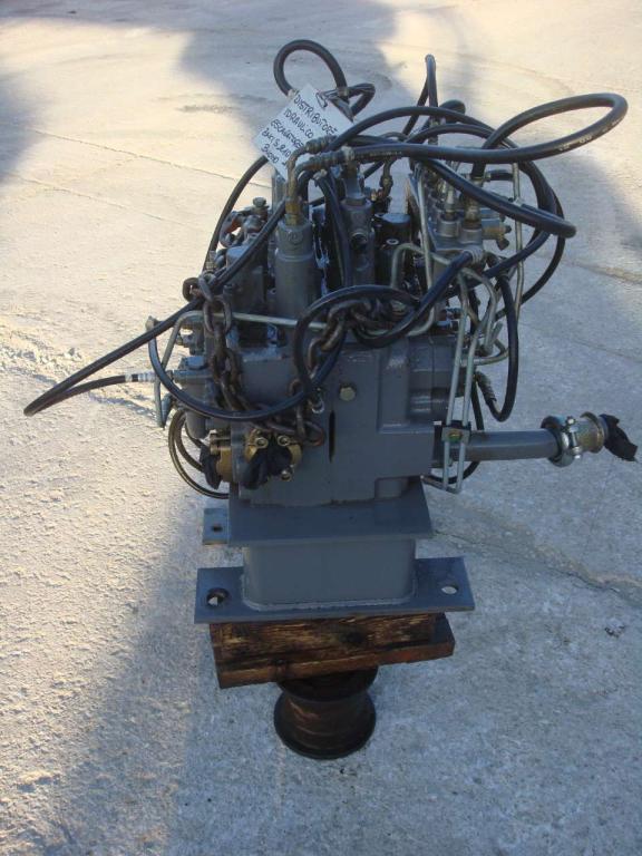 Distribuidor hidraulico para ZAXIS 210.3  E 240.3 Foto 2