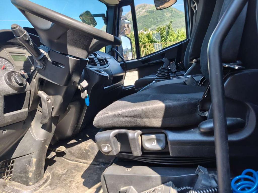 Iveco EUROCARGO CUBE 120-220 Foto 9