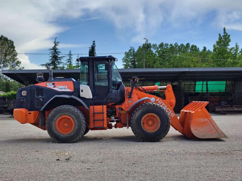 Hitachi ZW 180-6 Foto 6