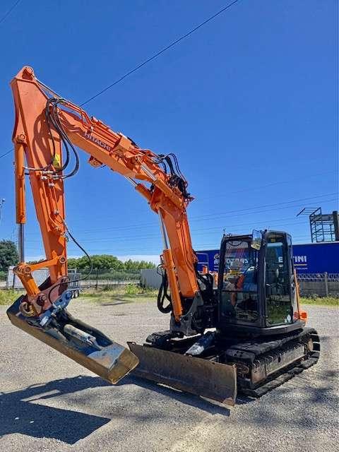 Hitachi Zaxis 85 USB-5, triplice Foto 1