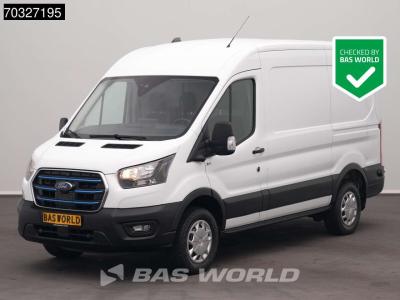 Ford e-Transit 184pk Elektrisch 68kWh 317km WLTP L2H2 Navi Airco Cruise Parkeersensoren v+a SYNC4-Displa vendida por BAS World B.V.