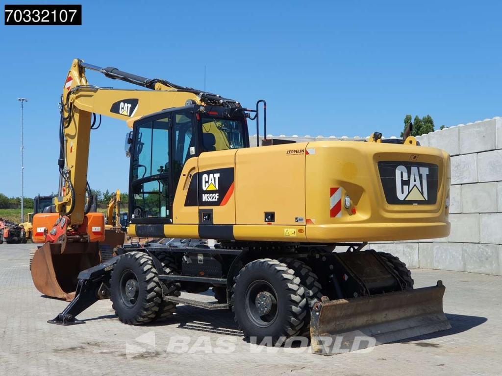 Caterpillar M322 F OUTRIGGERS + BLADE Foto 2