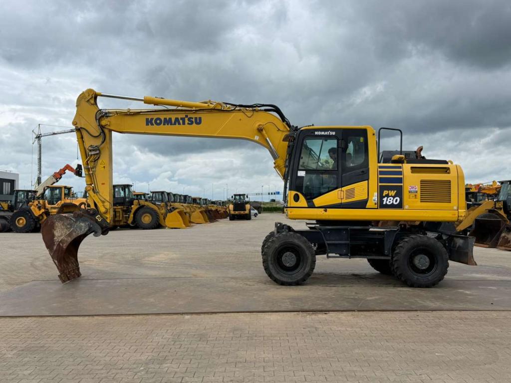 Komatsu PW180-11 Foto 1