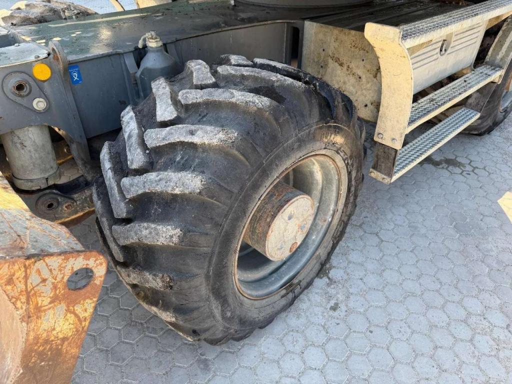 Liebherr A914 Compact Outriggers // Quick Coupler // 5x attachment Foto 10