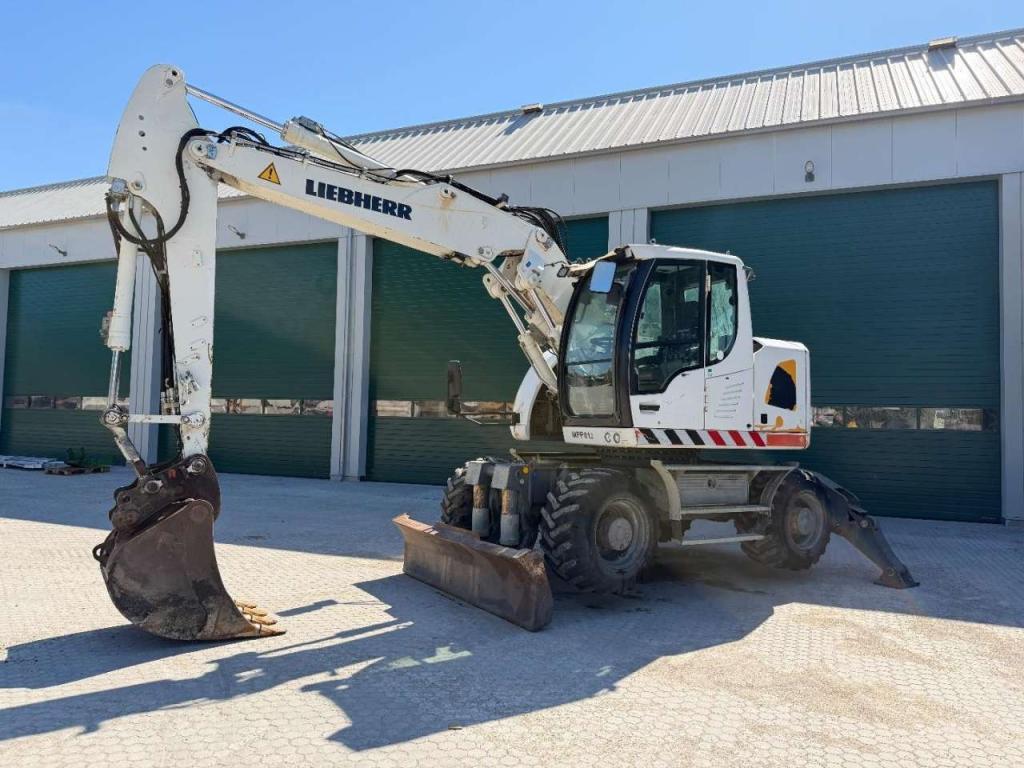 Liebherr A914 Compact Outriggers // Quick Coupler // 5x attachment Foto 2