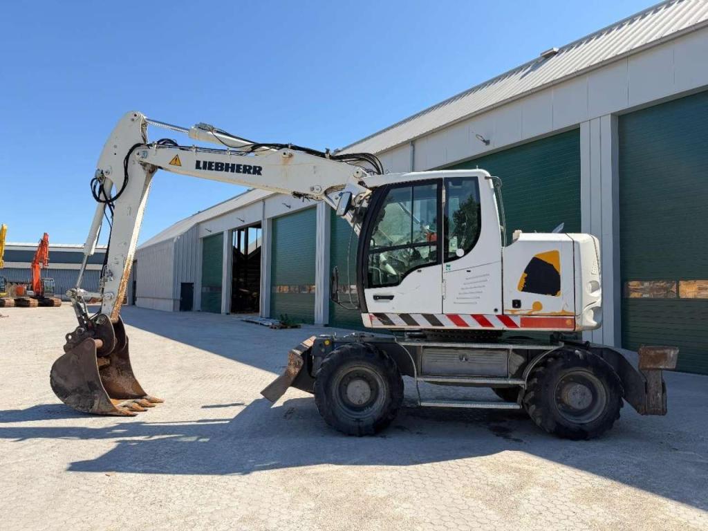 Liebherr A914 Compact Outriggers // Quick Coupler // 5x attachment Foto 4