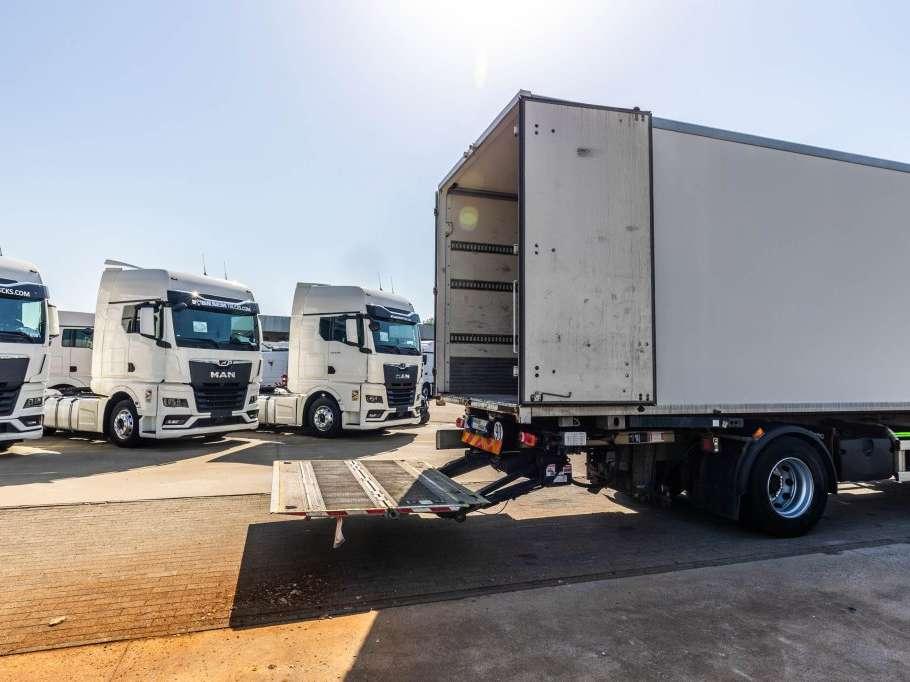 Renault D 320+HAYON BAR 2 T. Foto 9