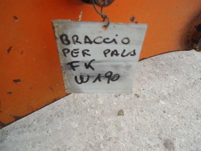 Brazo de cargadora para Fiat Kobelco W190 vendida por OLM 90 Srl